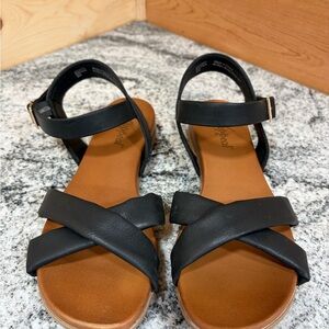 Xappeal Black Cross-Strap Women's Sandals
